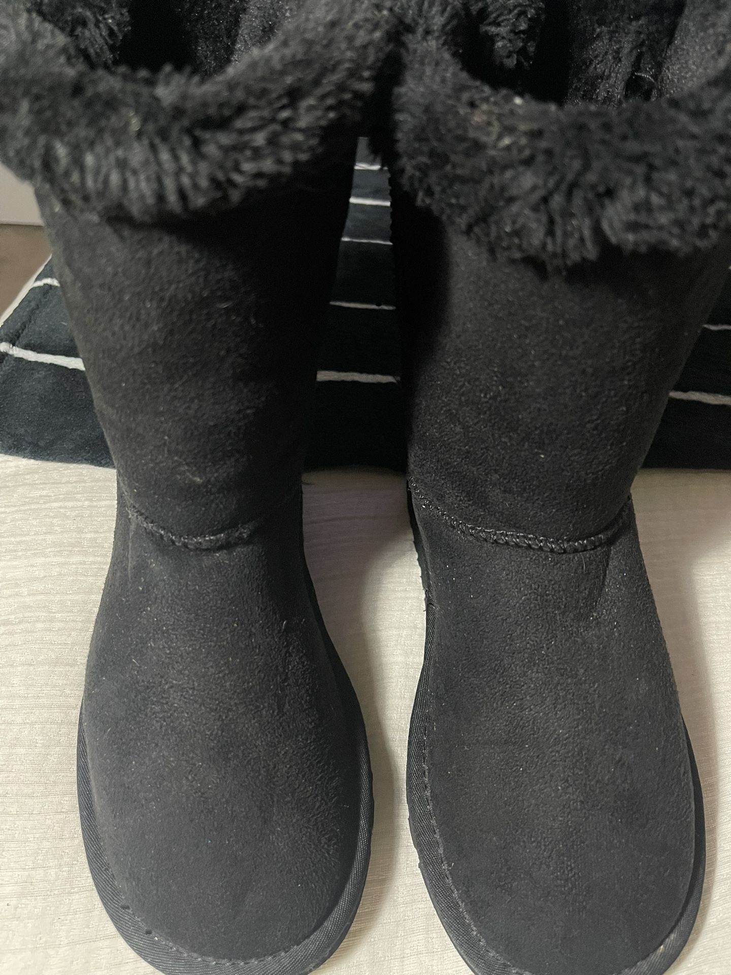 Double Bow UGGS