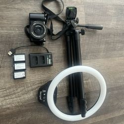 Sony A5000 - Three Batteries - Two Rechargeable Batteries - Tripod - Ring Light