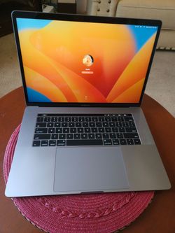 Apple Macbook Pro i7 15" Screen 16gb Ram 256gb SSD Drive 2017 Great Condition