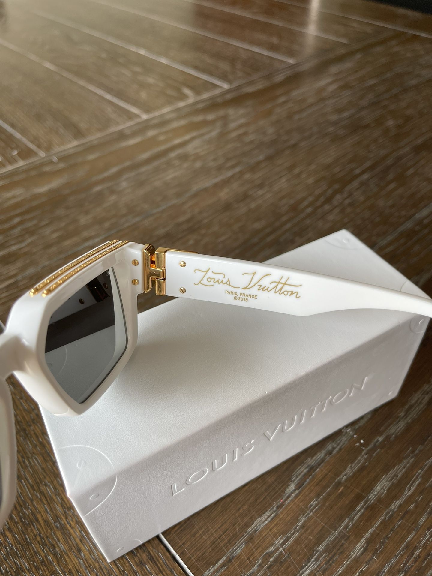 Authentic Louis Vuitton millionaire Sunglasses for Sale in Chula