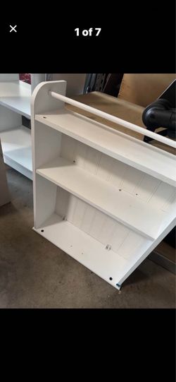 White wall shelf $15 Gilbert and Ray rd. Check all pics and offers.