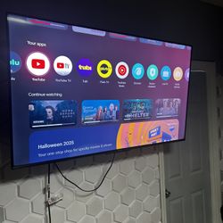  Hisense - 55" LED 4K UHD HDR Smart TV