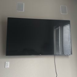 65in ROKU TV and Tv Mount 