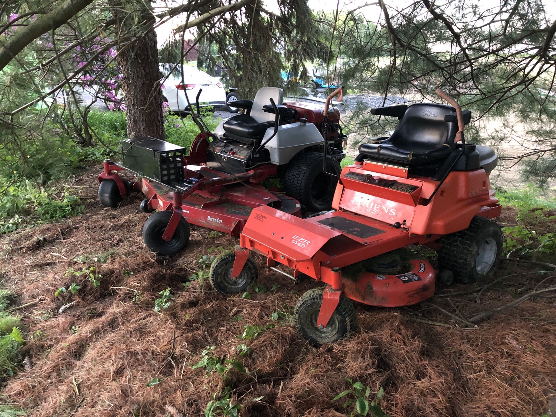 Zero turn ( Ariens ezr 1440 ) 40” cut 1200 cash for Sale in Allentown
