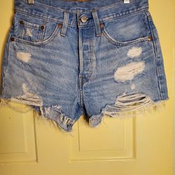 Levi's 501 Cut-Off Button Fly Distressed Denim Shorts Womens Light Wash W26 160/66A
The product is a pair of Levi’s 501 Women’s Cut Off Blue Jean Shor