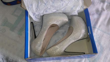 Silver shiny Women's pumps 7.5
