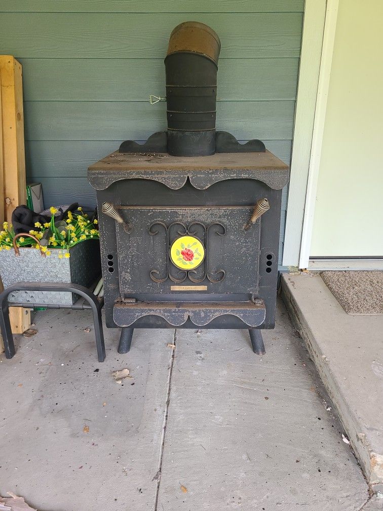 Crestwood Wood Burning Stove With Blower