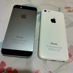 2  Older Iphones, For Parts Or Repairs $20 Each 
