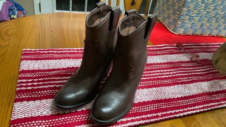 JustFab Low Cowboy Boot Size 6
