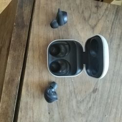 Samsung Ear Buds  Great Condition 