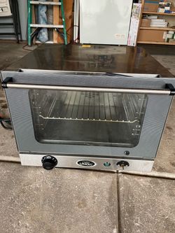 Cadco UNOX XA006 Commercial Countertop Convection Oven – 120V