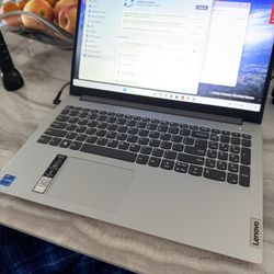 Lenovo Idepad 15” FHD / Intel i5 12gen/ 8gb Ram/ 512ssd/ Wifi 6/ Win 11/ Good 🔋/ With 🔌