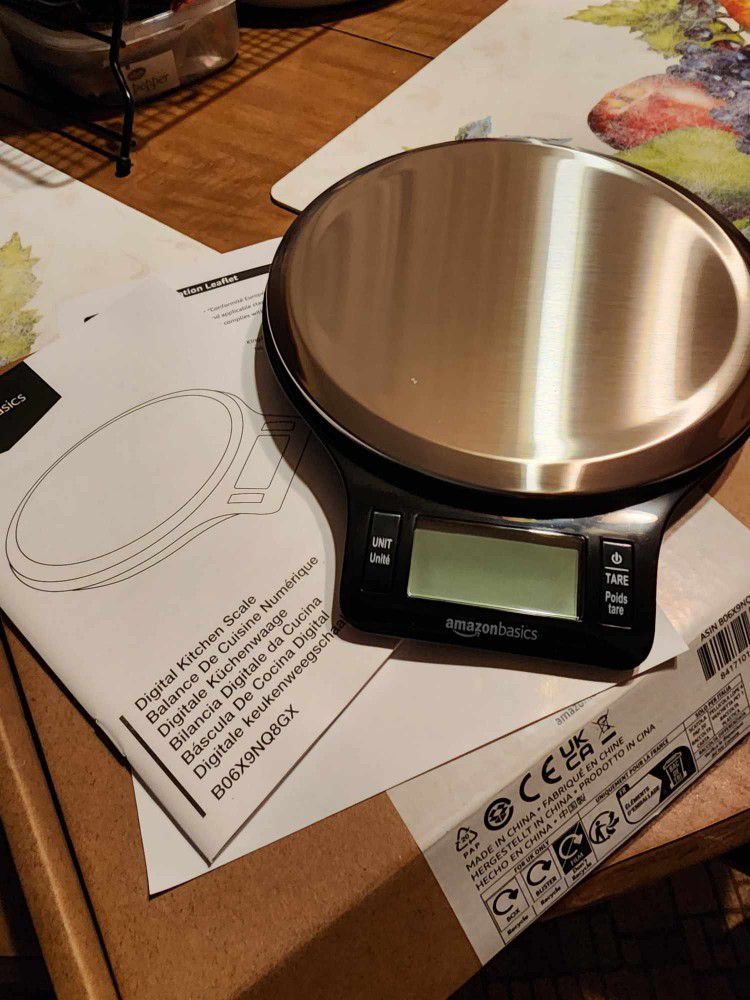 NEW  IN BOX FOOD WEIGHING SCALE 
