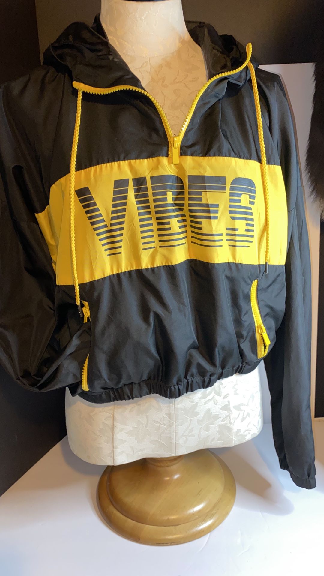 Women’s vibes nylon jacket size L