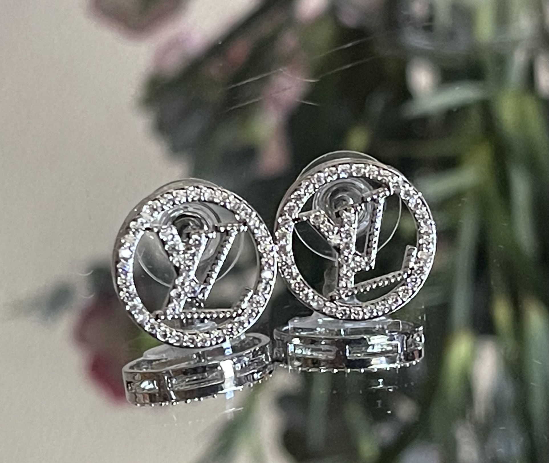Round Crystal LV Silver Stud Earrings 