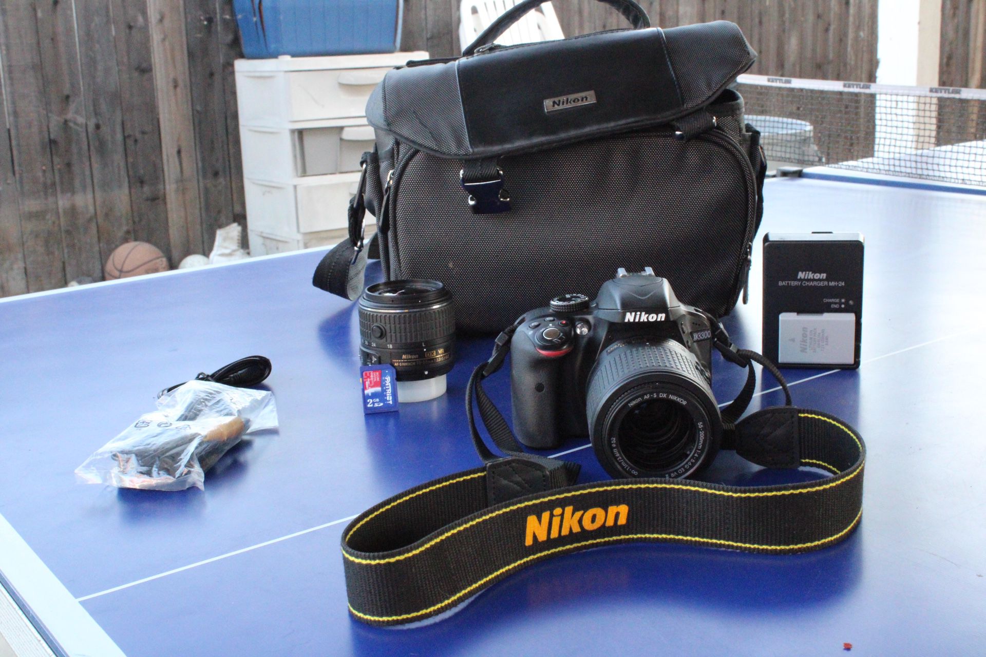 NIKON D3300,55-200mm lens,SD CARD,CHARGER,CABLES,CUSTAMIZABLE CASE!!!!