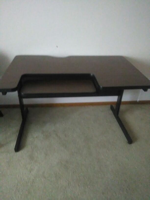 Computer desk
