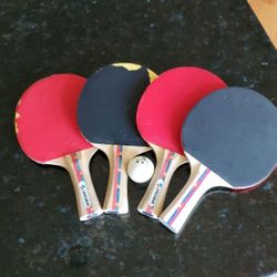 4 Ping-pong Rackets and ball