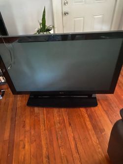 Elite Flat Screen TV with Stand