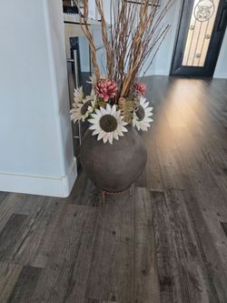 Pot with decorative flowers
