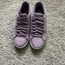 Women’s 7.5  Pumas. Worn Only Twice