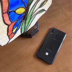 Samsung Galaxy A20 - Unlocked 32GB