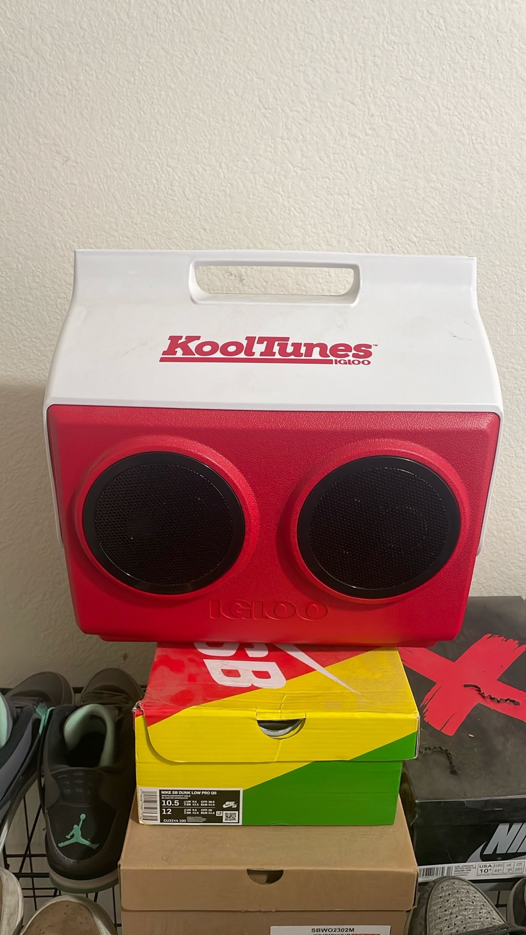 KoolTunes Igloo Cooler