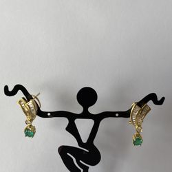 14K Hugghe Earring