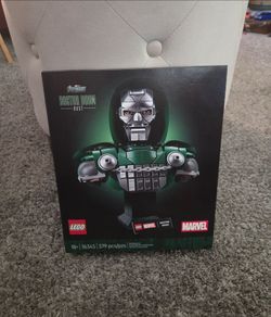 Doctor Doom 76345 Lego Set, NEW!