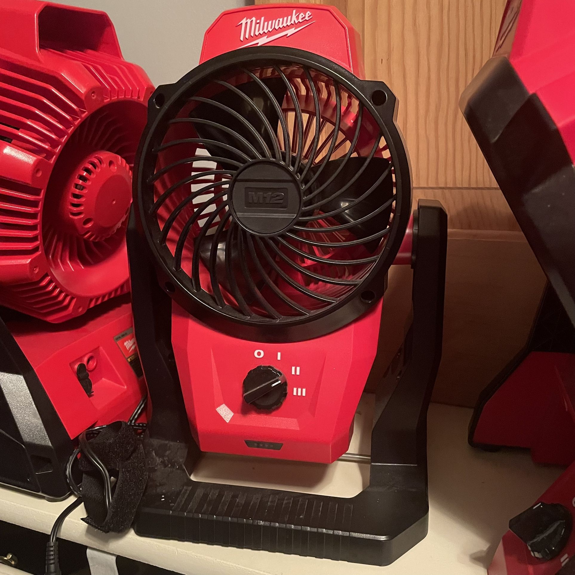 Milwaukee 0820-20 M12 12V Lithium-Ion Battery Operated Cordless Mounting Fan (Tool Only)