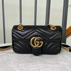 ๐๐ฎ๐๐๐ข GG Marmont Shoulder Bag - Black