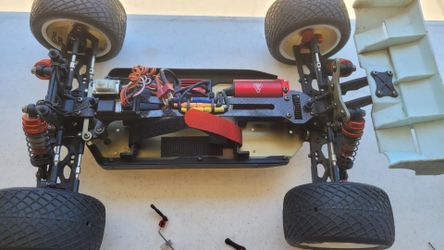 LC Racing truggy
