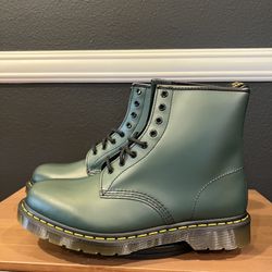 Dr. Doc Martens Men’s Green Smooth Leather 8 Eye Boots Size 11