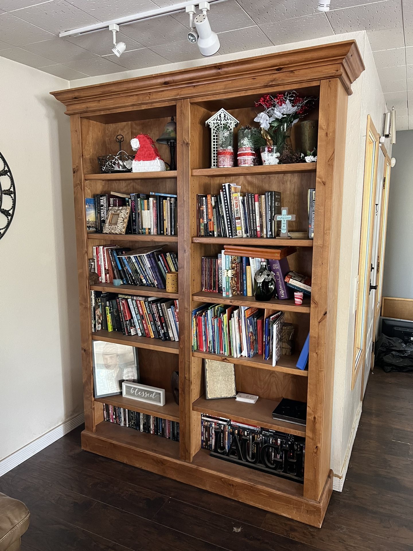 Wood bookshelf 