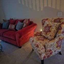 Beautiful distinctive farmhouse  chic living room set.