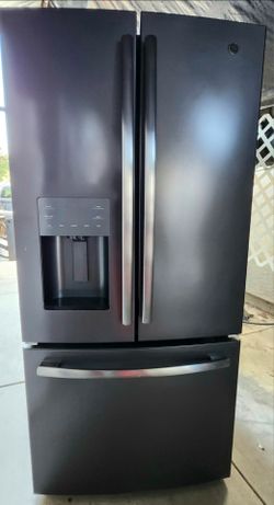 33"GE COUNTER-DEPTH FRENCH-DOOR REFRIGERATOR