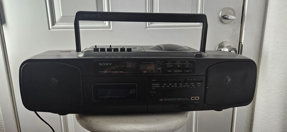 Vintage & Well Preserved Sony CFD-50 Boombox / CD Radio Cassette-Corder