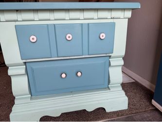 Side table / cute!