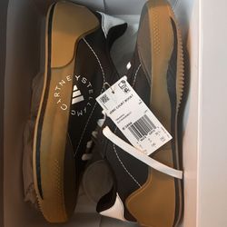 Women’s Adidas Shoe 