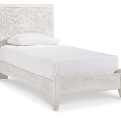 Ashley Furniture Paxberry Twin Bed Frame & Boxspring 