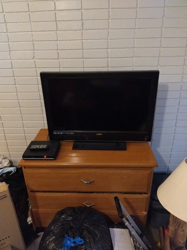 32 In Vizio TV And ProScan DVD Player And Remote
