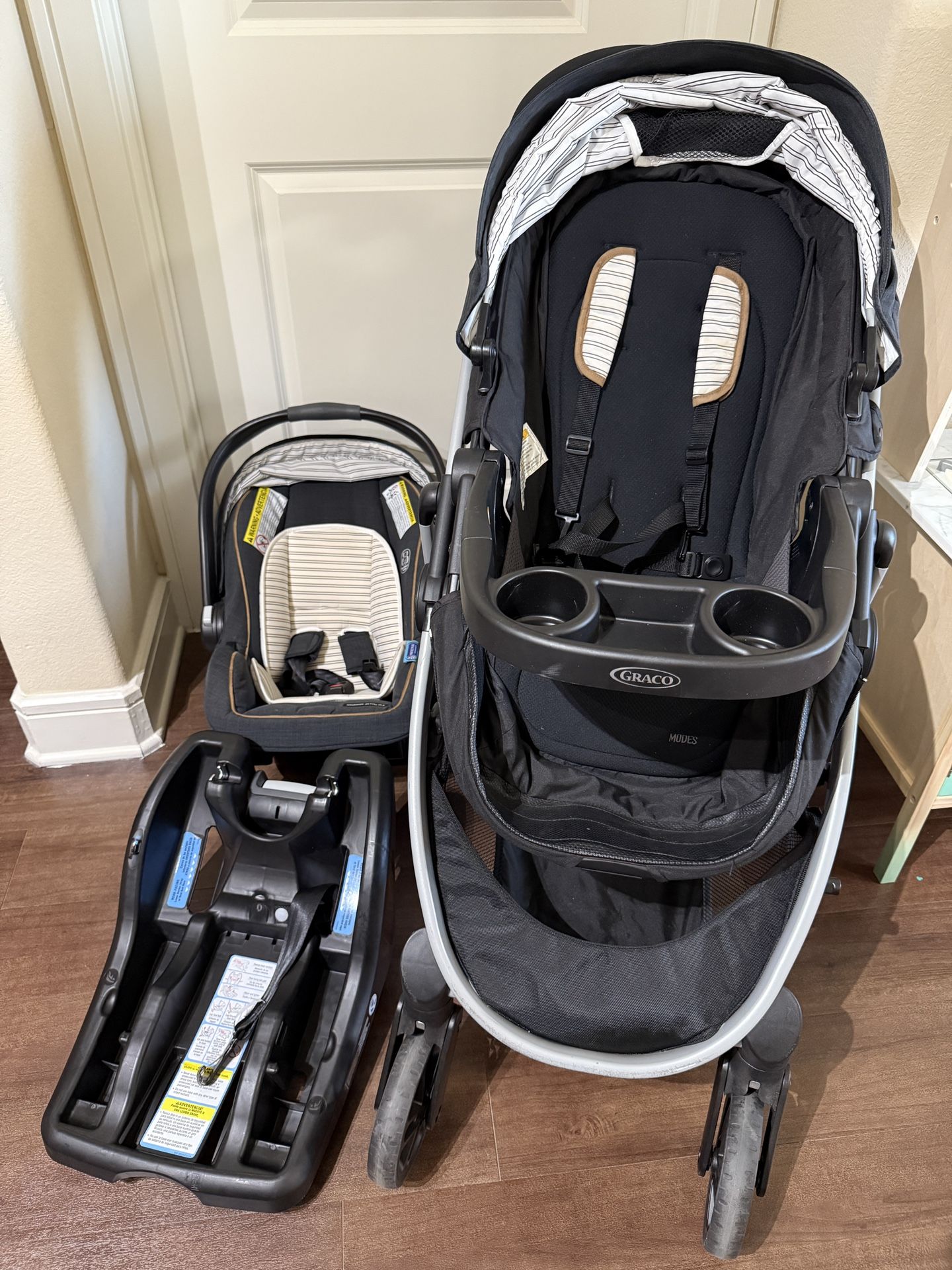 Graco Stroller with Bassinet and A Car Seat Both