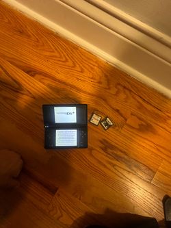 DSi con unos juegos