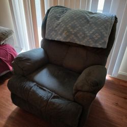 Nice Rocking Chair / Recliner 