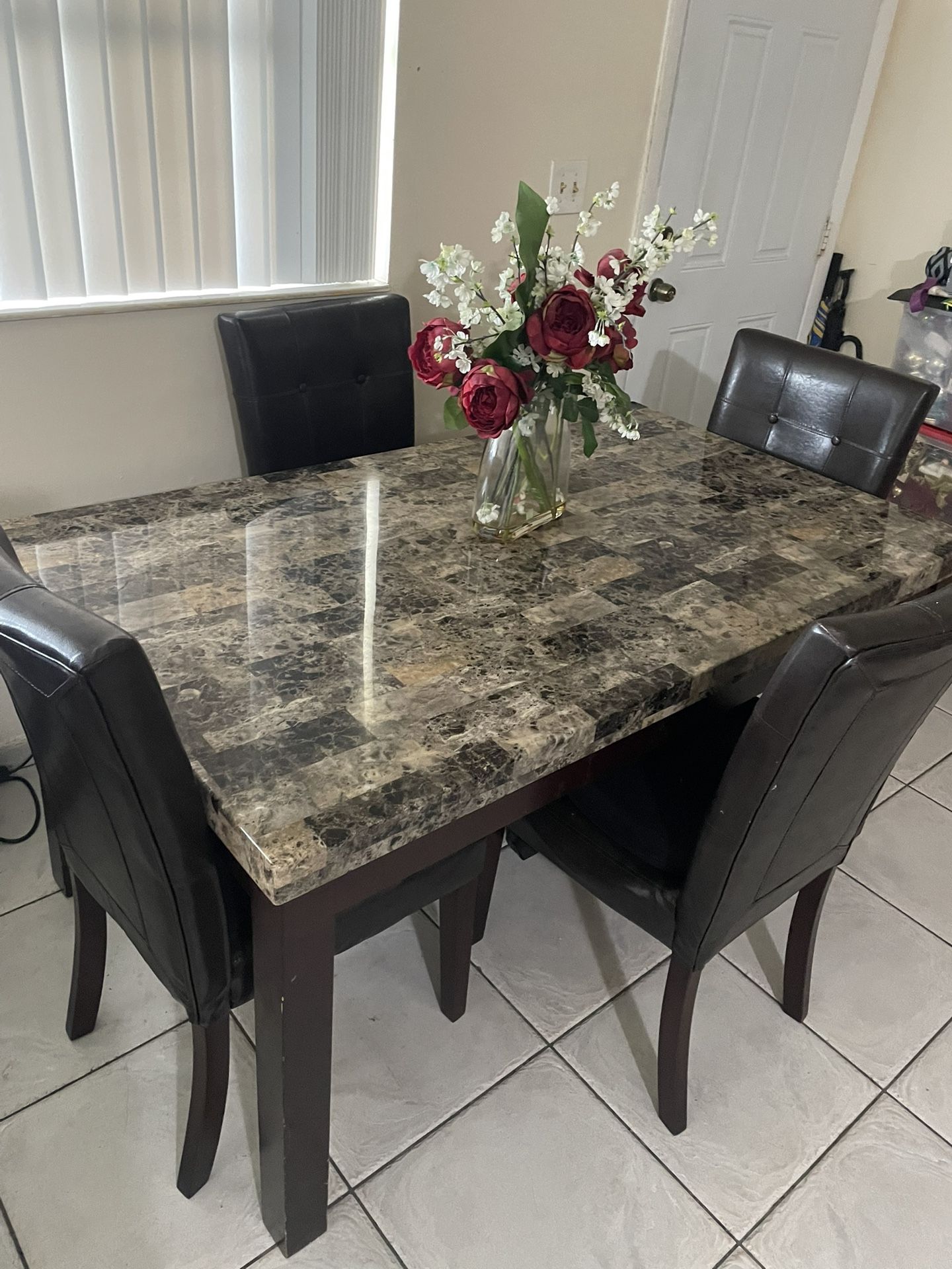 Mesa para Comedor del Dorado Furniture