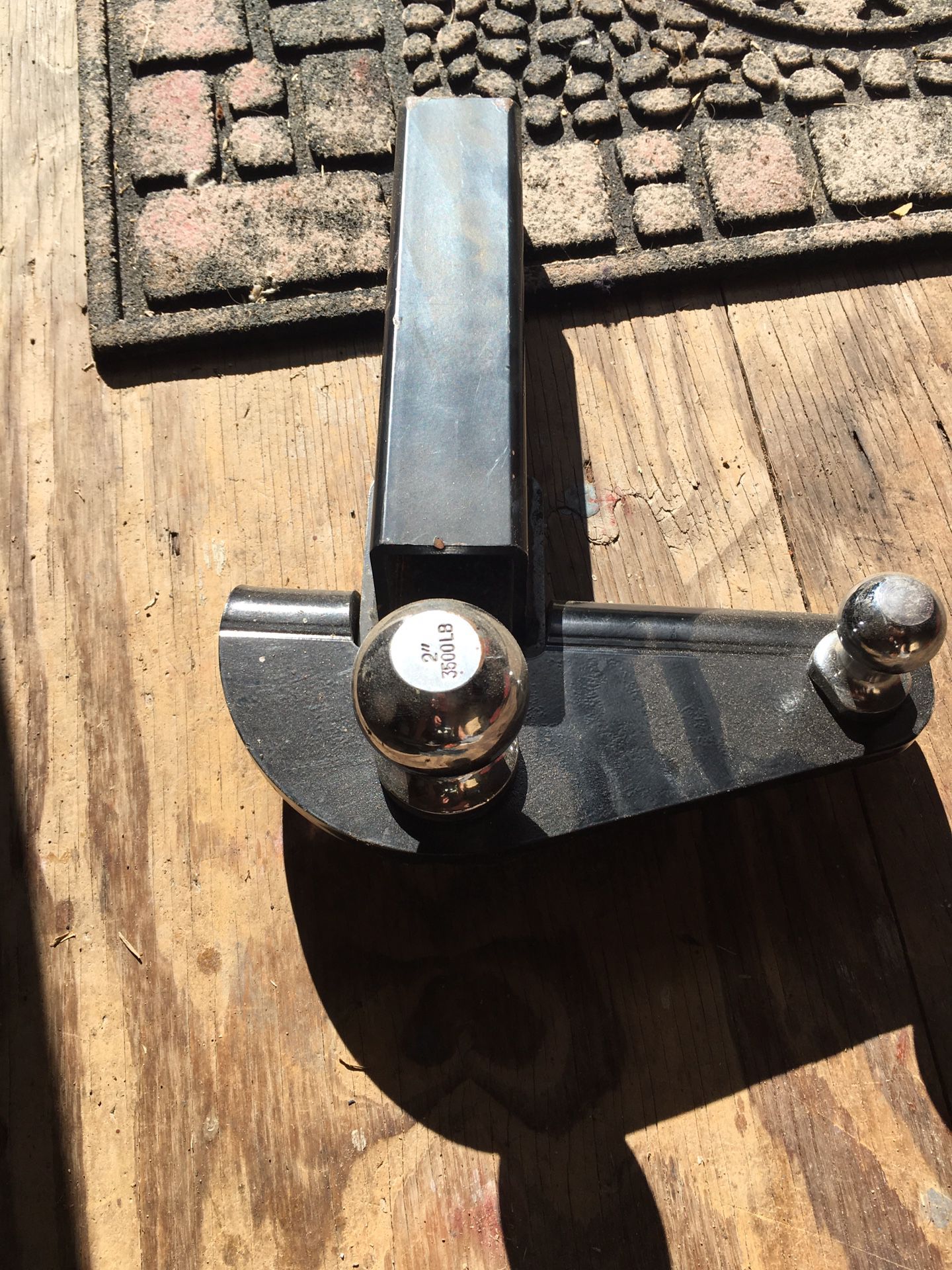 Trailer hitch with sway bar ball