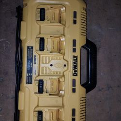 Dewalt Multiport Fast Charger 
