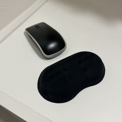 Black Logitech/Dell Mouse & Wrist Rest