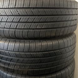 Set Of Tires (4) 215-65-16 Michelin