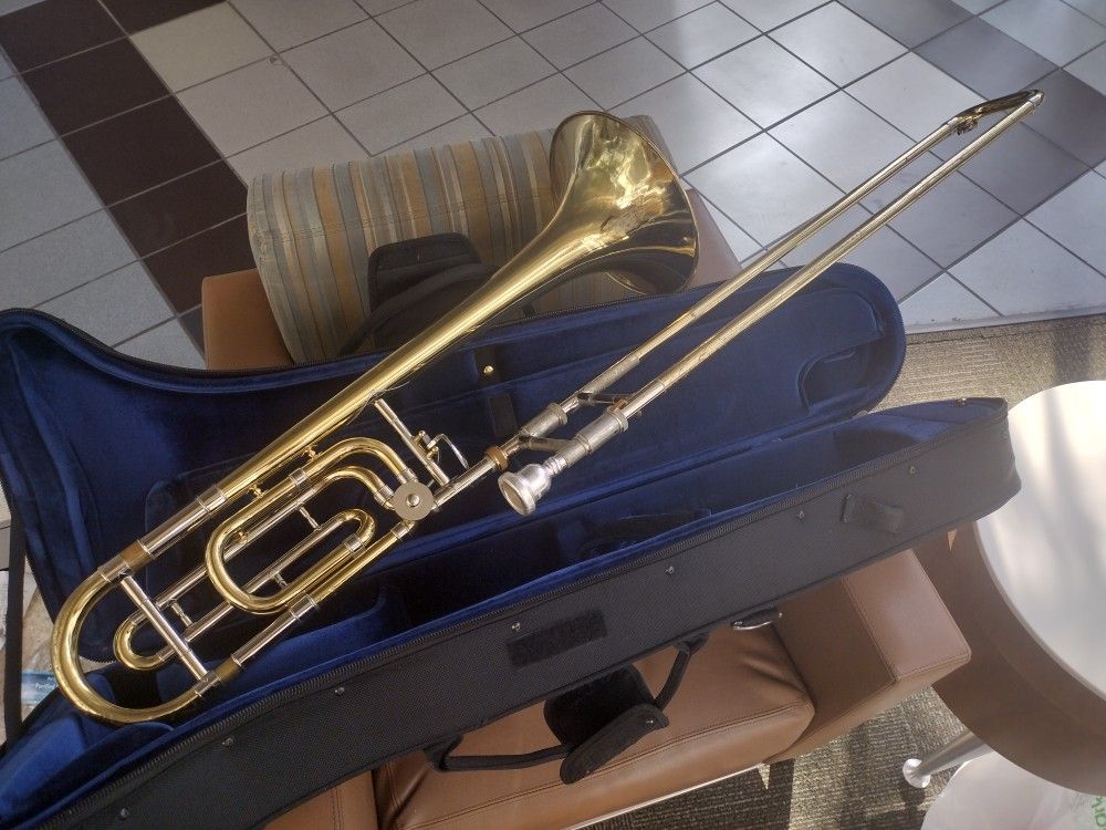 Bach Stradivarius Model 42B Trombone with trigger + case